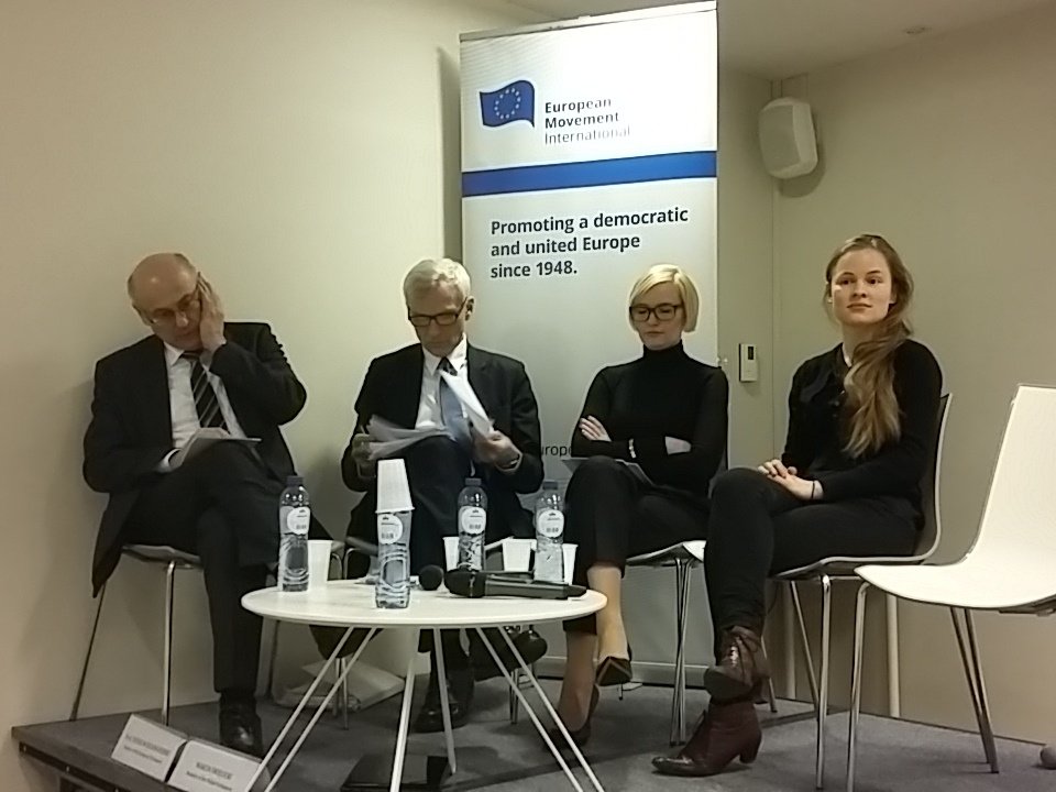 Cbgz9eoWAAEbxsL.jpg:large