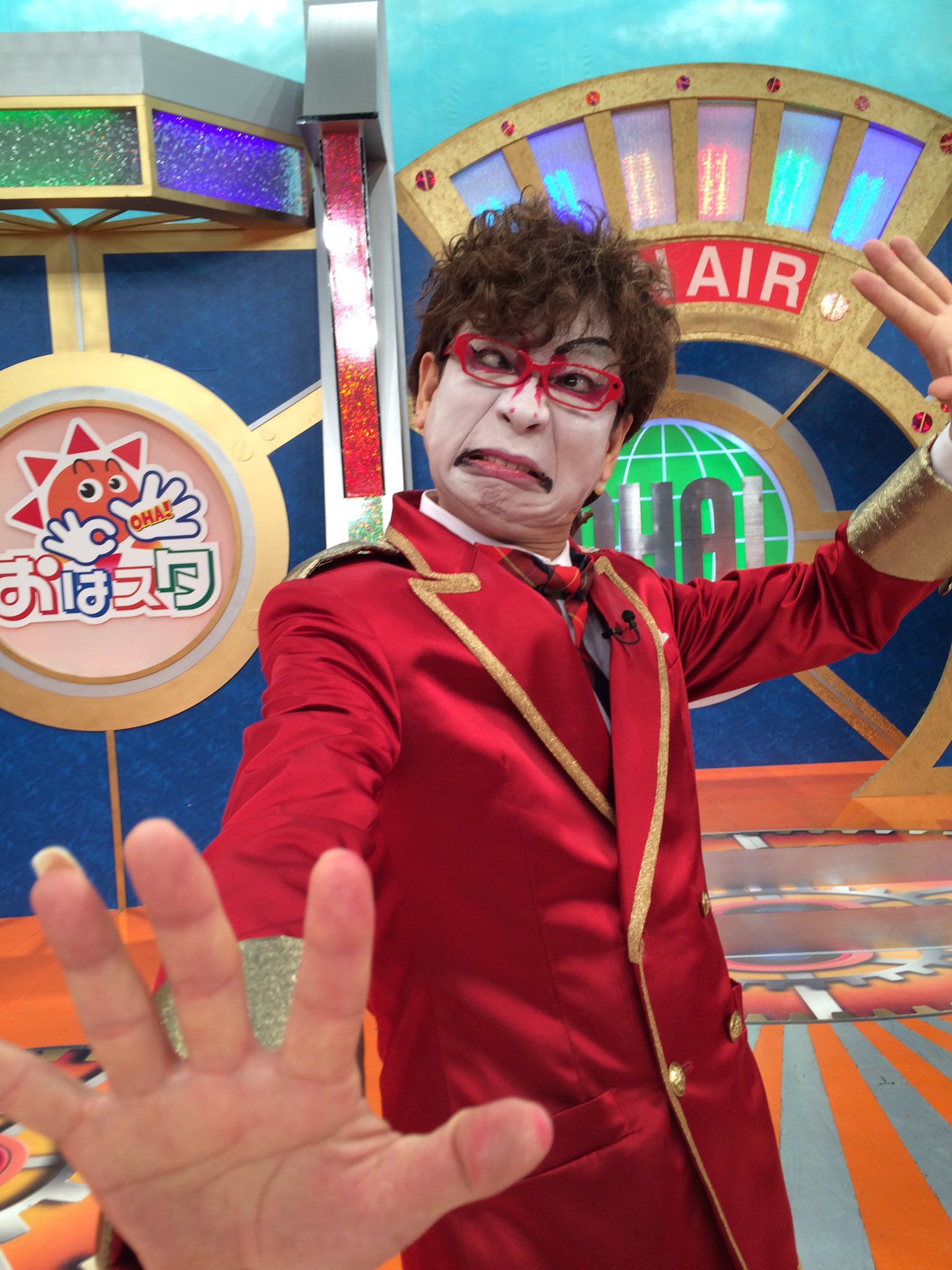 おはスタ公式 昨日のリアルまちがい探し答え 顔が歌舞伎役者になってる 肩に鳥がとまってる ネイルをしてる でした みんなで歌舞伎の にらみ に挑戦 ハナマルもみりんちゃんもそれはただの寄り目じゃない 笑 T Co 3g0gkueilp