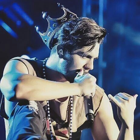 HelpTudo's tweet image. Icons Luan Santana
Fav se Gostar 
RT se Pegar