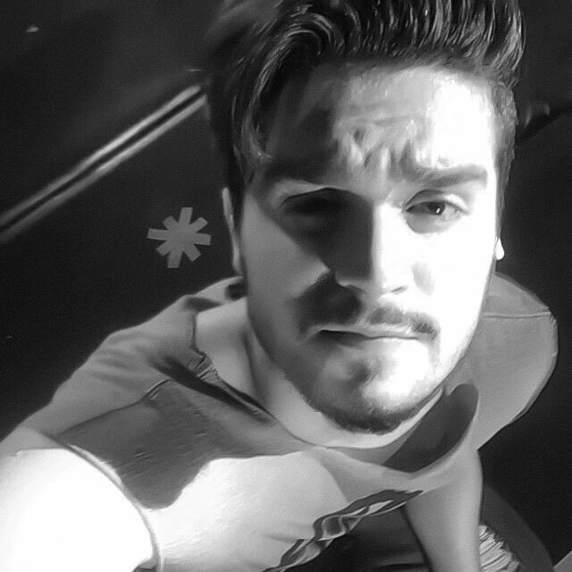 HelpTudo's tweet image. Icons Luan Santana
Fav se Gostar 
RT se Pegar