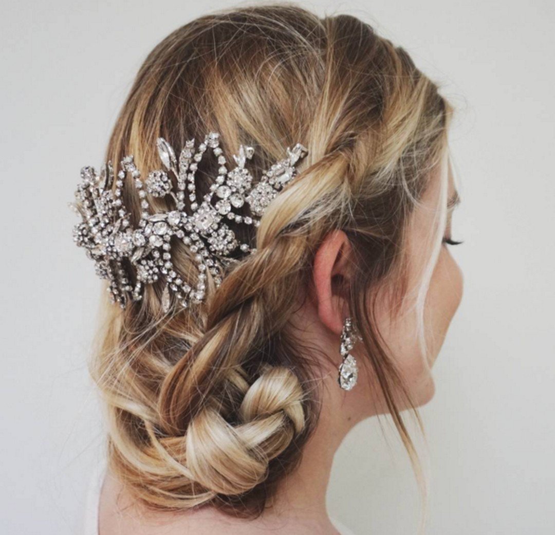 #Repost from @ekwedding! This hairpiece is everything! #weddingpr #bridalpr #ericakoesler