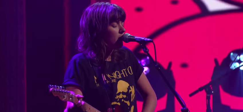 pitchfork's tweet photo. Watch Courtney Barnett (@courtneymelba) perform on @colbertlateshow https://t.co/oOn57eDBIA https://t.co/siEprx1cYM