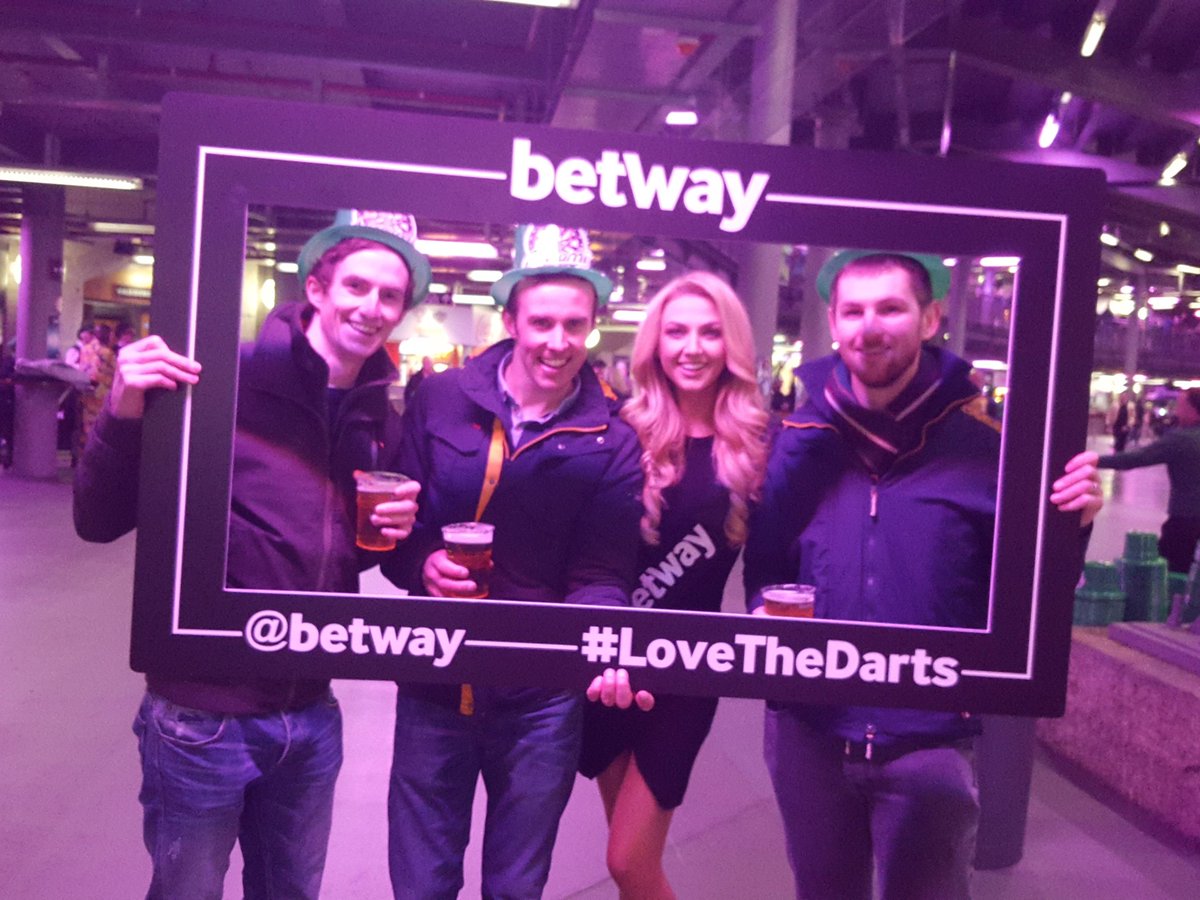 PaddyMcCallion1's tweet photo. #lovethedarts @betway https://t.co/dUMHGs8BZt
