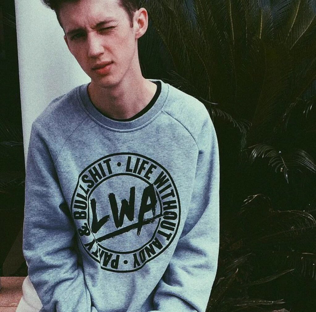 favtroyepics's tweet photo. || @troyesivan || https://t.co/rm9xH07hXP