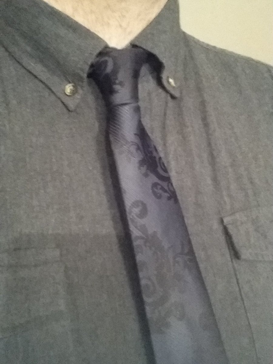 gummibergmann's tweet photo. Sleek but casual finmtudagur, fín upphitun fyrir fössara í #bindinfram https://t.co/1PsL7feFbs