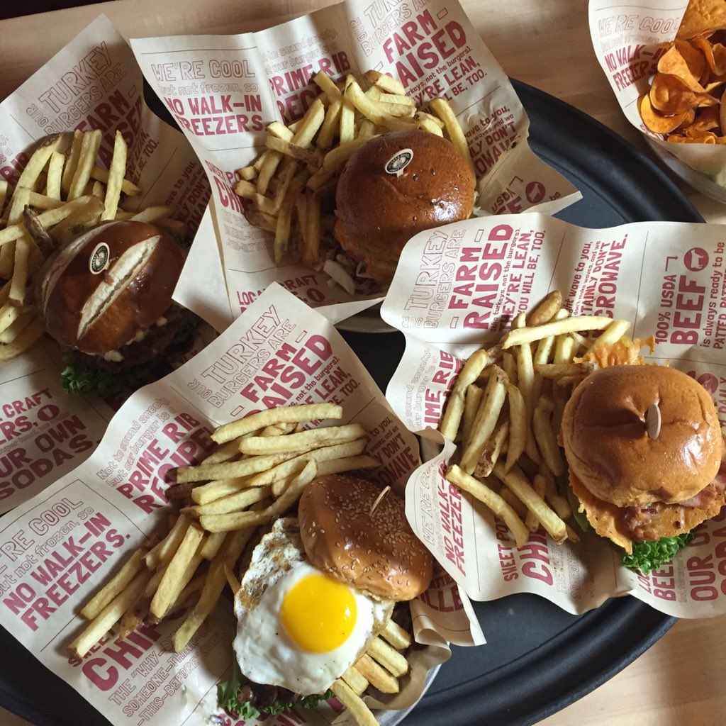 PulpDetroit's tweet image. When you can't decide and order one of everything for lunch at @BaggerDaves. #burgerama #foodies #Michigan