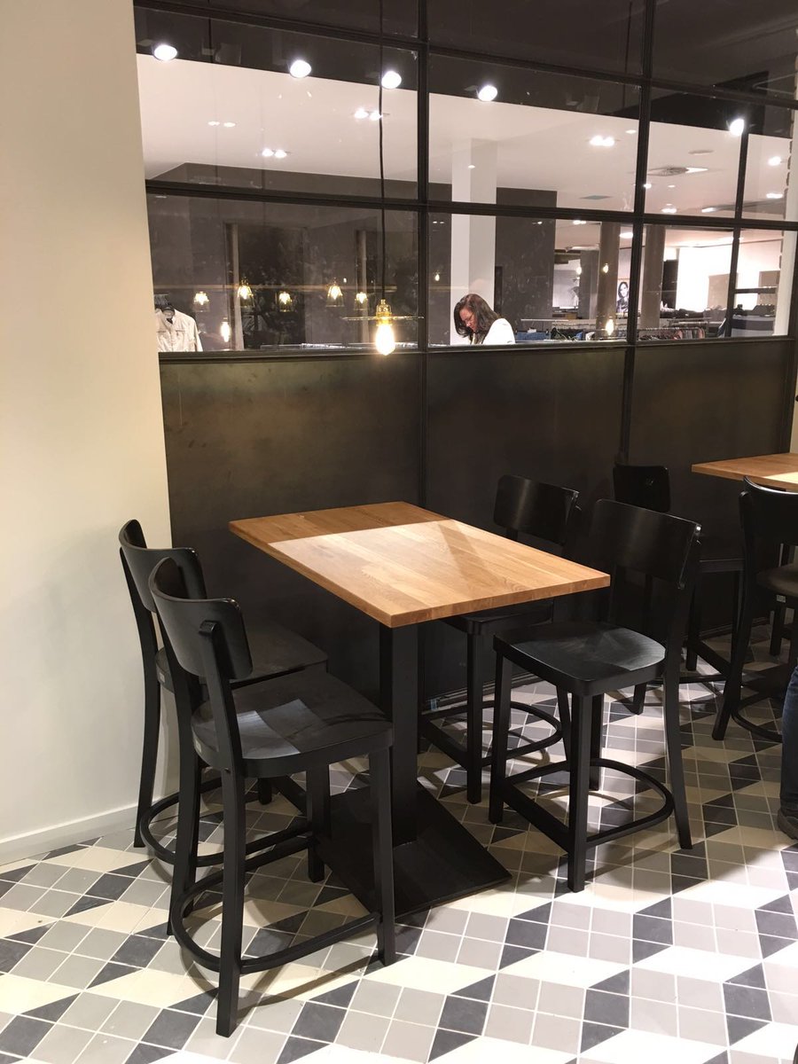 Store_3D's tweet photo. Koffiebar bij Van Tilburg Mode ook bijna klaar. Nog een maand voor de opening. #developstores. https://t.co/hG9coIVEYK