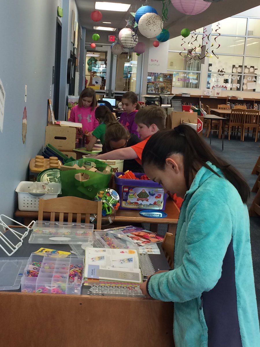 7HillsLibrary's tweet photo. 4th grade students exploring our MakerSpace. #senseofwonder @7HillsNISD #STEMed #makerspace https://t.co/ggCvdlmCRO