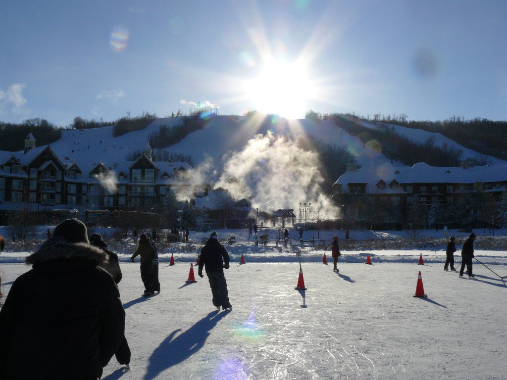 lifeoffthecouch's tweet photo. Ice Skating at #BlueMountainVillage  @BlueMtnVillage @BlueMtnResort  #iceskating https://t.co/6TlZKjalW9 https://t.co/4ooEykHupD