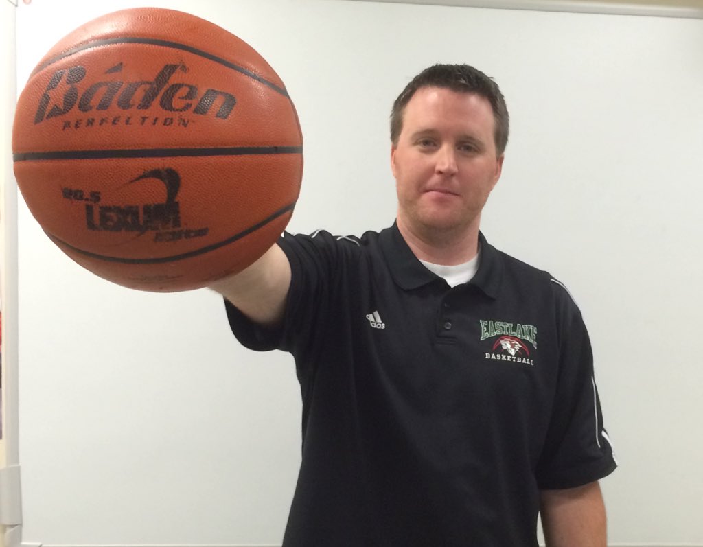 eastlakewolf's tweet photo. 6:30 at Lake Washington! Watch this man take the lady wolves to a championship! 🐾🏆⛹🏿 #girlsbasketball https://t.co/VpyYbs5ahi