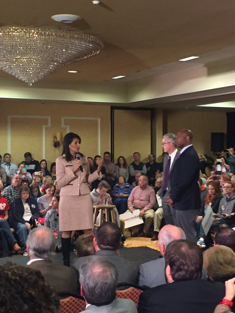 utc_rubio's tweet photo. Perks of volunteering for @marcorubio is getting to meet some amazing leaders! Like @nikkihaley and @SenatorTimScott https://t.co/SZlkrCEbd7