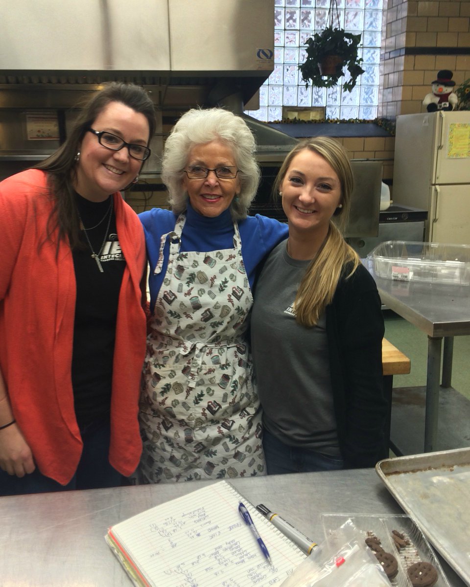 IEL_LLC's tweet photo. Thanks to our amazing employees for volunteering at @OTRKitchen this week! 💪 We love our team! #integritycares https://t.co/Uv2gGiMmUf