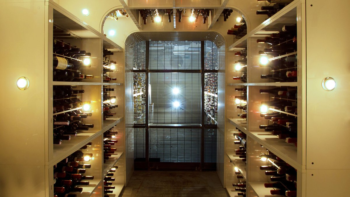 It's #NationalDrinkWineDay! Celebrate with us and try a new red, white or sparkling wine from our wine list!