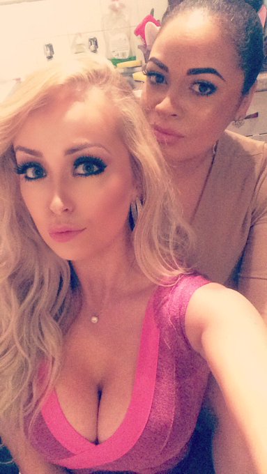 Can't wait for a night with these two beauties tomorrow night 💁🏼💁🏽💁🏽@Kerrie_Wallace @prestigecurves https://t<a href="/tag/knobblyknees"class="tags"><span>#knobblyknees</span></a>