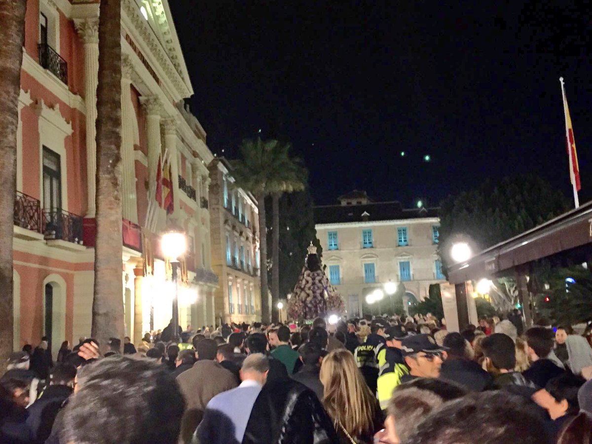 Ballesta_Murcia's tweet photo. #LaMorenica es recibida en El Carmen al grito de "Guapa, guapa y guapa" https://t.co/xoyCUvsiCG