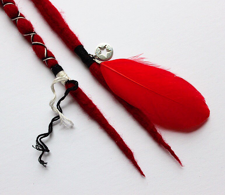 h_h_handcrafted's tweet photo. Red #wooldreadlocks w/ black &amp; white accents, feather &amp; star charm. ⭐️ Available on my #Etsy! #festivalfashion #red https://t.co/rx5y7AuhTv