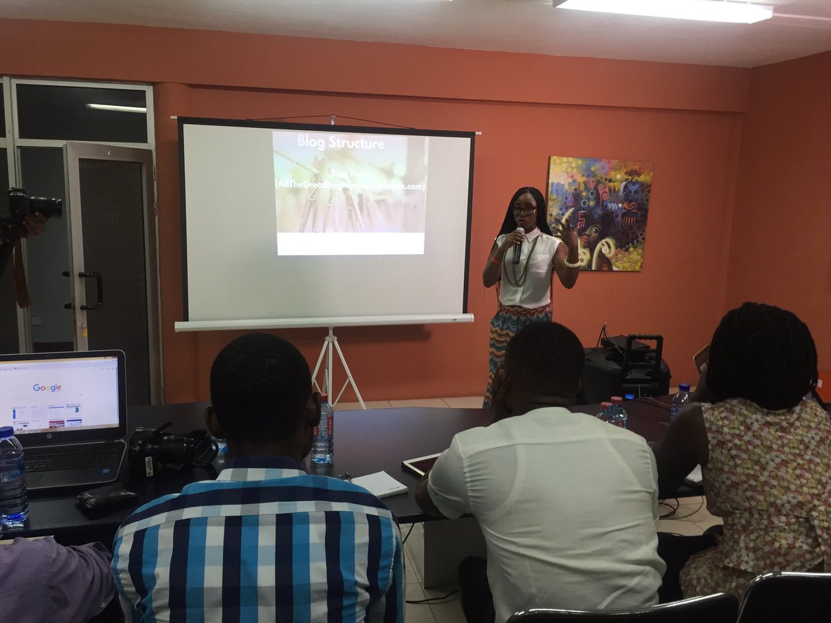 Circumspecte_'s tweet image. We are still on it. On to Blog Structure with @onebaobab on how to name your blog. #HowToBlogSeries