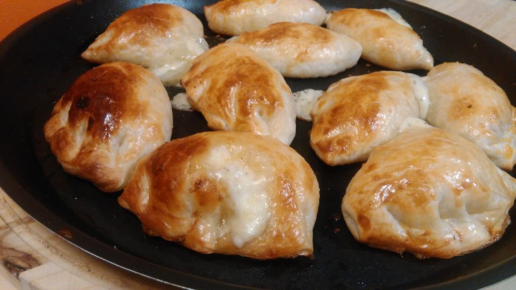 No te pierdas nuestras empanadas #quesoycebollacaramelizada #unabomba