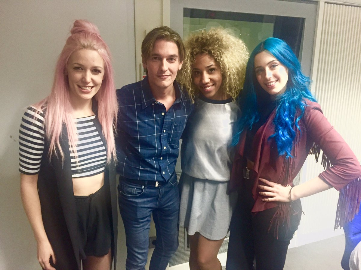SweetCalifornia's tweet photo. Gracias a @xavimartinez y a @Los40_Spain por nuestra primera entrevista con @TamySweetC ! 

Os queremos! https://t.co/fCDue1v5LR
