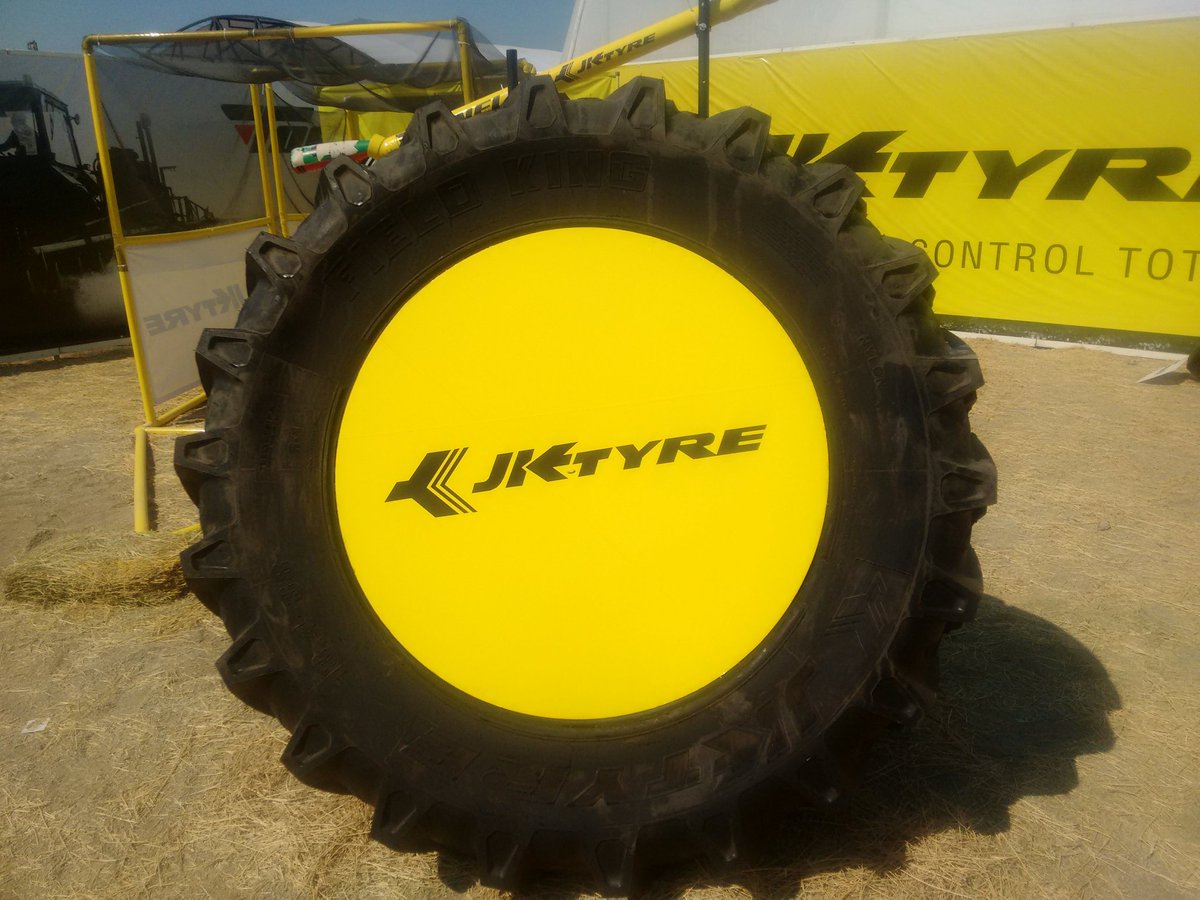 RevistaAT2000's tweet photo. @JKTornel presenta en #ExpoAgro2016 los productos más innovadores para el sector agrícola #FieldKing-X #TracMaster https://t.co/pvG4VvOI1V