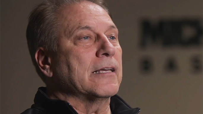 autismspeaks's tweet image. Watch @MSU_Basketball at 9pm ET and look for Coach Izzo wearing a puzzle piece pin! #AutismHoops