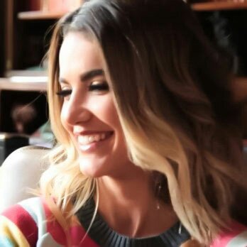 HelpTudo's tweet image. Icons Manu Gavassi
Fav Se gostar 
RT de pegar