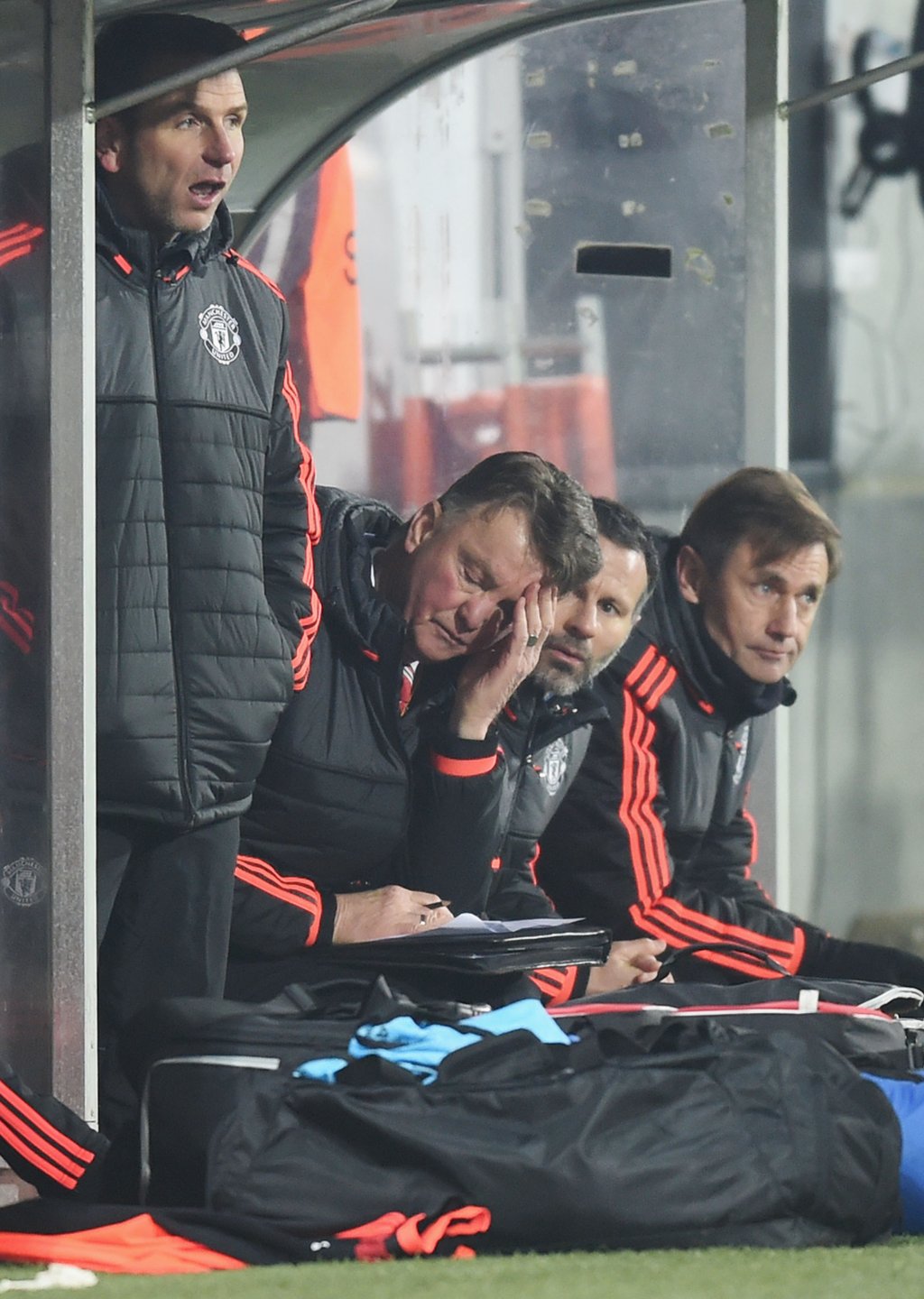 CbhkiapUEAA1s5u.jpg:large