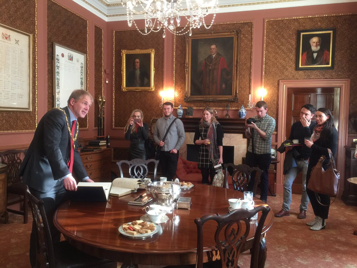 Design4Digital's tweet photo. Great to meet the Mayor of the City of Bath today & his staff as part of #bathdigifest #tweetup @willsandry #BDF2016 https://t.co/G6c6FIz3CM