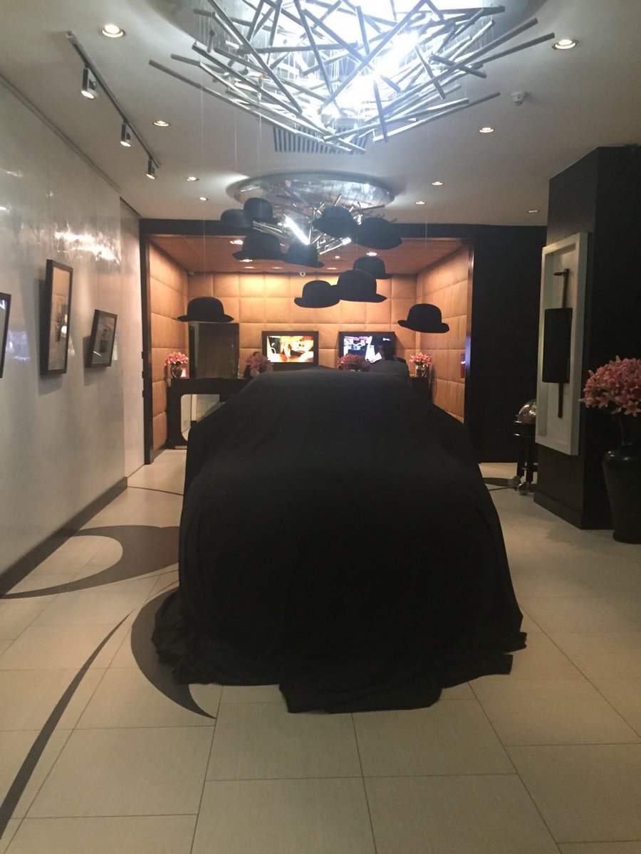 SAMOURAI_RP's tweet photo. "L'Homme au chapeau melon". #events #sofitel #Casablanca #Samourai #Smeia  #Mini https://t.co/bPDyLmz3wu