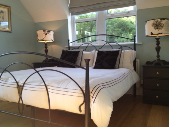 roomjunkieanne's tweet photo. Here's the latest Room Junkie blog post.The €200 bedroom revamp! https://t.co/qapAWlH6pG #affordabledesigntips https://t.co/YJ3DZjr2gJ