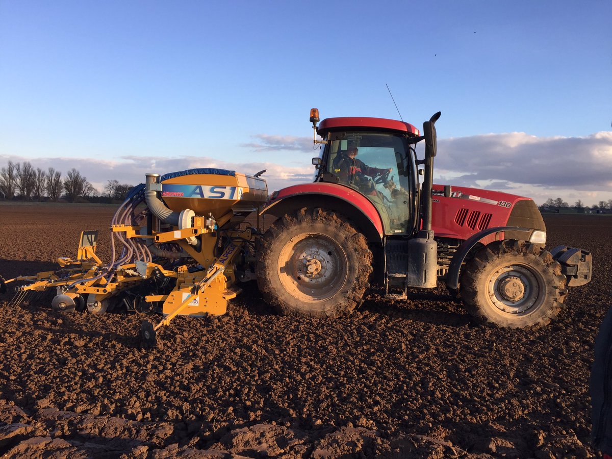 AlpegoUK's tweet photo. @AlpegoUK showing off the AS1 Combination Drill on some sticky going! #60kgCoulterPressure #lookingforstronger https://t.co/tQRgdtJW4i