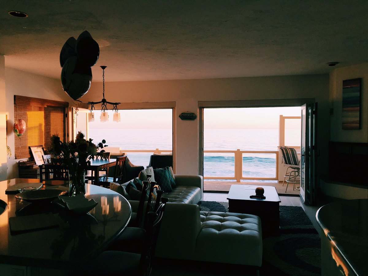 AlexandSierra's tweet photo. celebrated S's birthday here in malibu with friends 😻 JUST LOOK AT IT. https://t.co/bRsTqIUn3t