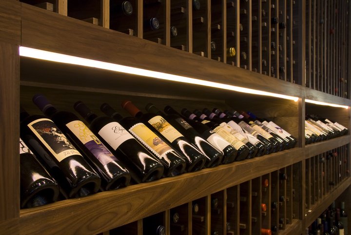 BLTSteakScott's tweet photo. It’s one of our favorite holidays, National Drink #Wine Day! So, tell us, do you prefer white, red, or rosé? https://t.co/fxJ9SqLpyL