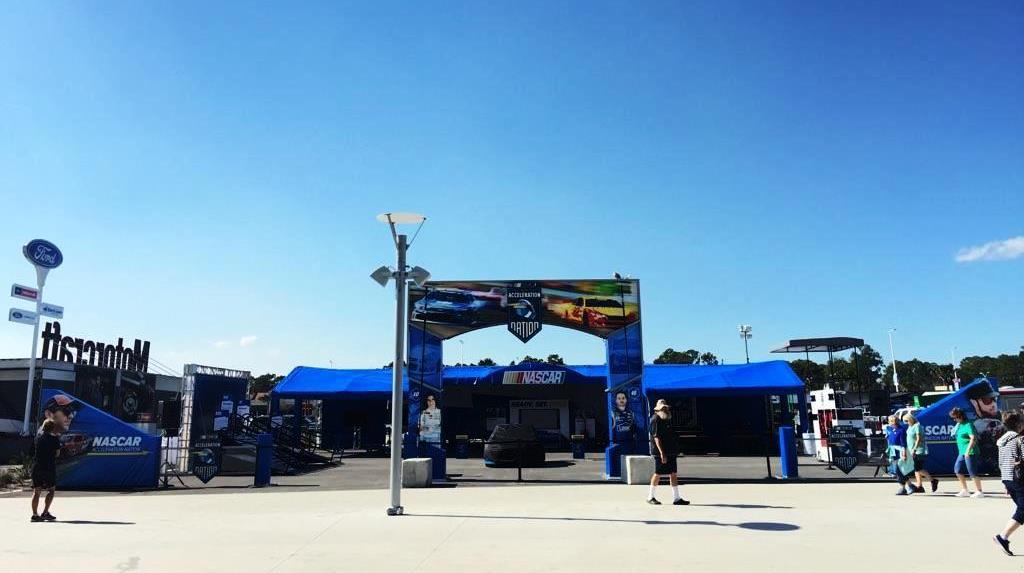 Alpha_Canvas's tweet photo. Lucky to do this big @NASCAR project for @JHEProduction at the #DAYTONA500! #alphacanvasraceproducts #alphacanvas https://t.co/0IujZeBJuJ