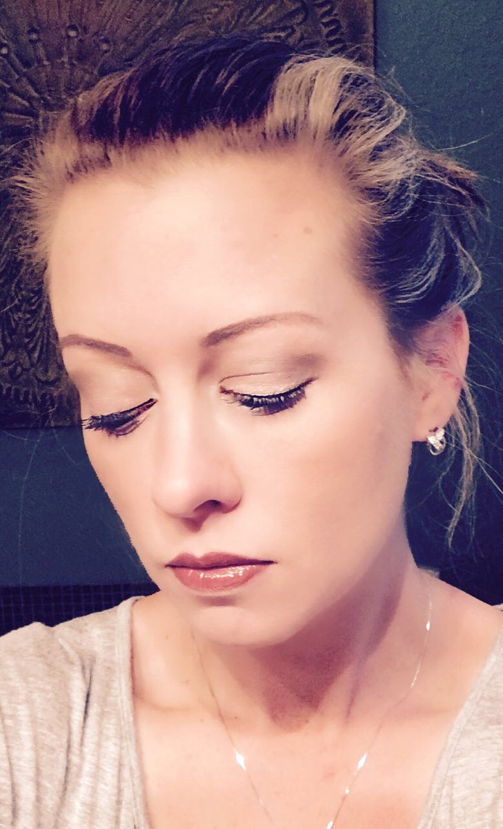 beautylookmom's tweet photo. Fab find, Day 4 EYEBROW SCORE! #benefitcosmetics #benefitgimmebrow #eyebrowscore #fashionblog #momblog #makeupscore https://t.co/9sai68r9ct