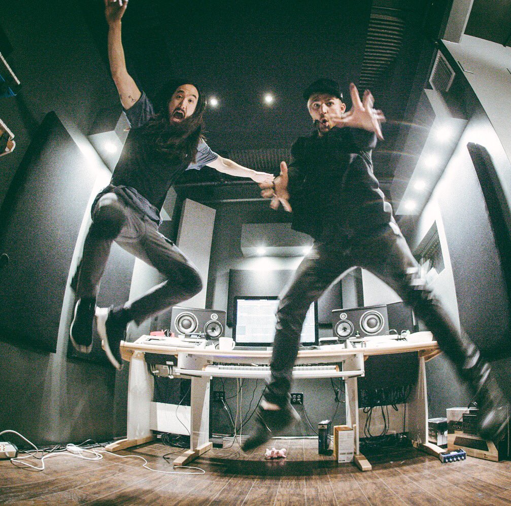#aokijump #679. The Aoki X @adamlambert #cantgohome Jump. @dimmak studio. Los Angeles CA. February 17, 2016 https://t.co/Hcrrt7zUzd