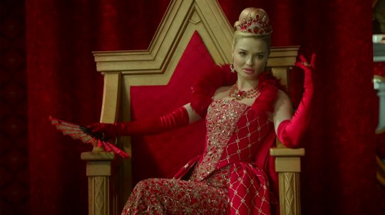 blueflamingocp's tweet photo. I've decided on my next cosplay project:
A yet undecided version of The Red Queen from Alice in Wonderland!! :D https://t.co/FfFI7u644k