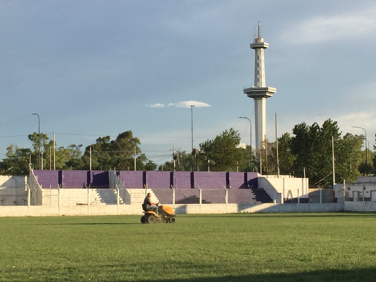 SacachispasOK's tweet photo. Ricardo, el mejor canchero del ascenso, dejando el campo de juego impecable para recibir el lunes a @ClubLujanOK https://t.co/zqS84BOk2g