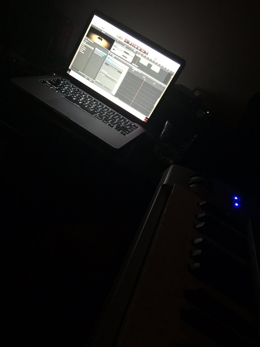HelloRevo's tweet photo. #newmusic #revup #HelloRevolution #MovingForward #beVERYexcited https://t.co/uhY8zTeE5A