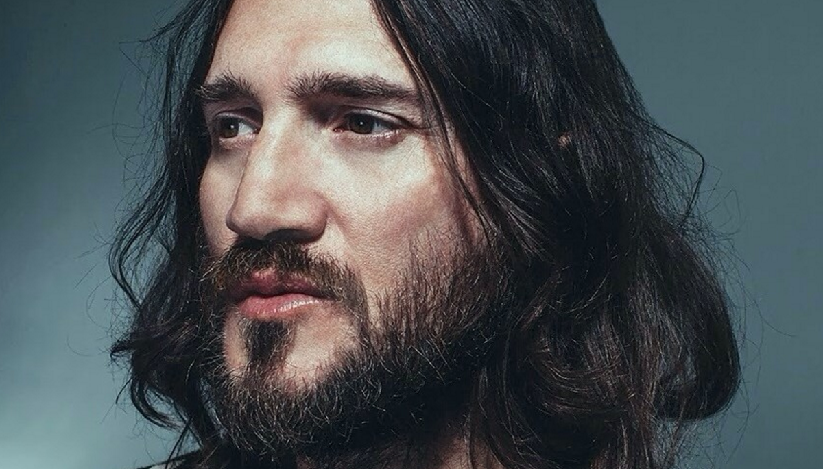 consequence's tweet photo. John Frusciante to release new EP inspired by horror legend John Carpenter: https://t.co/bvvhBjlqKP https://t.co/GSjDXV46gQ