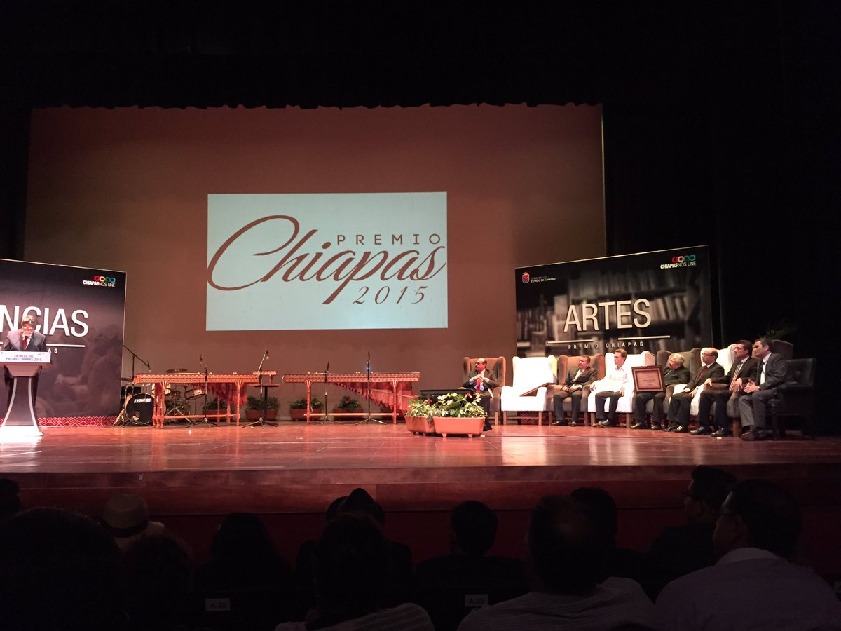 ConalepChis's tweet photo. En entrega del Premio Chiapas 2015. Felicidades al antropólogo Andrés Fábregas Puig y al poeta Oscar Wong. https://t.co/lXq5BYKtmL