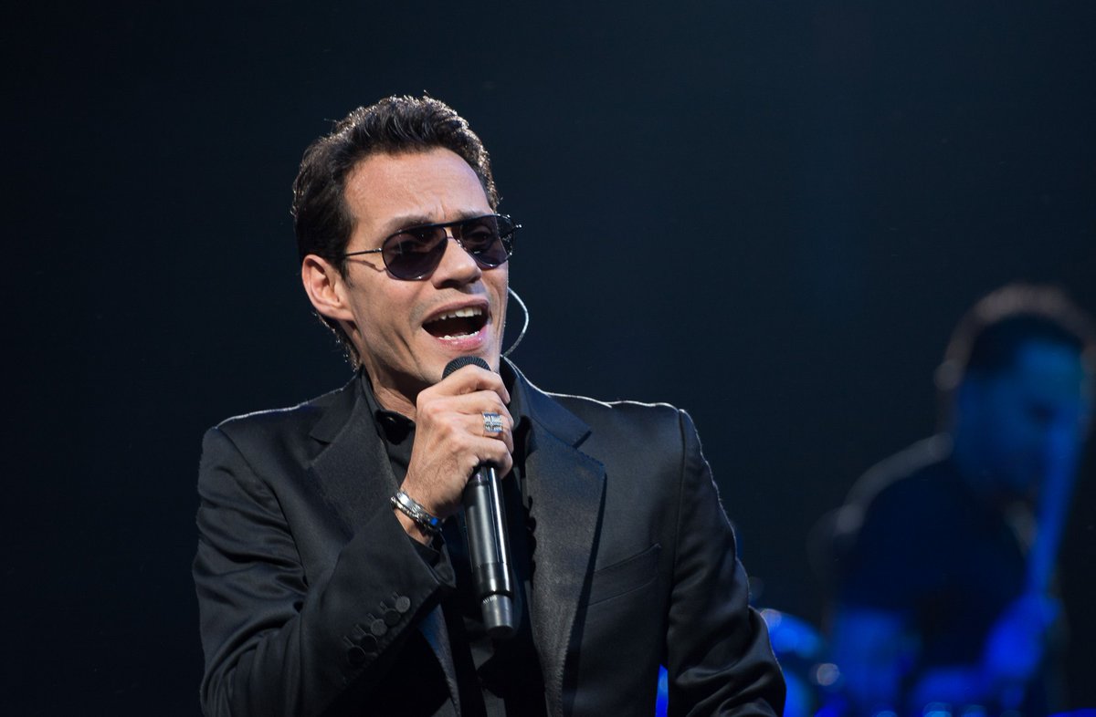 prensa_libre's tweet photo. El artista masculino del año en #PremioLoNuestro es @MarcAnthony. Vía @Escenario_pl https://t.co/d588qoCjDP