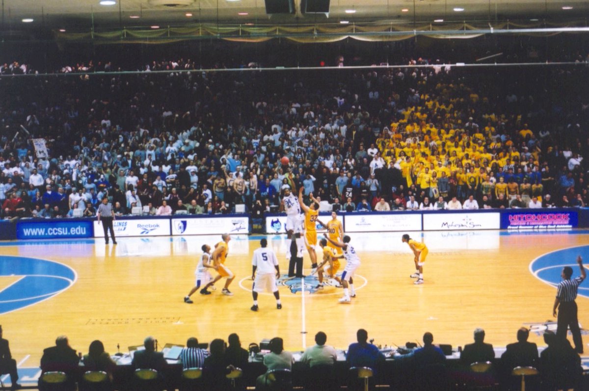 NECHoopsRon's tweet photo. Here's a pic of the opening tipoff of the 2002 #NECMBB title game. Detrick was straight 🔥 that night. #HowiesHouse https://t.co/8jXeRN0PBN