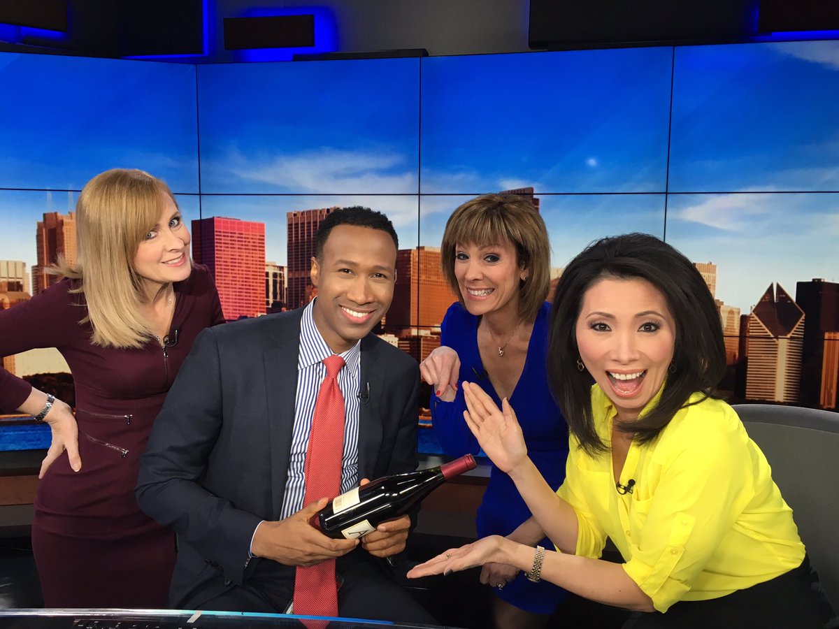 TracyButlerABC7's tweet image. A bottle of white, a bottle of red Perhaps a bottle of rosé instead.  Sing it! #NationalDrinkWineDay