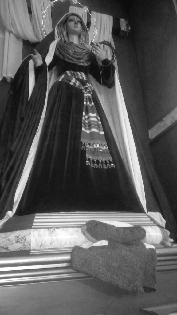 DescenLinares's tweet photo. Tu costal descansa ya cerca de tu Madre de las Penas...Descansa en Paz Rocio https://t.co/5flVY2afux