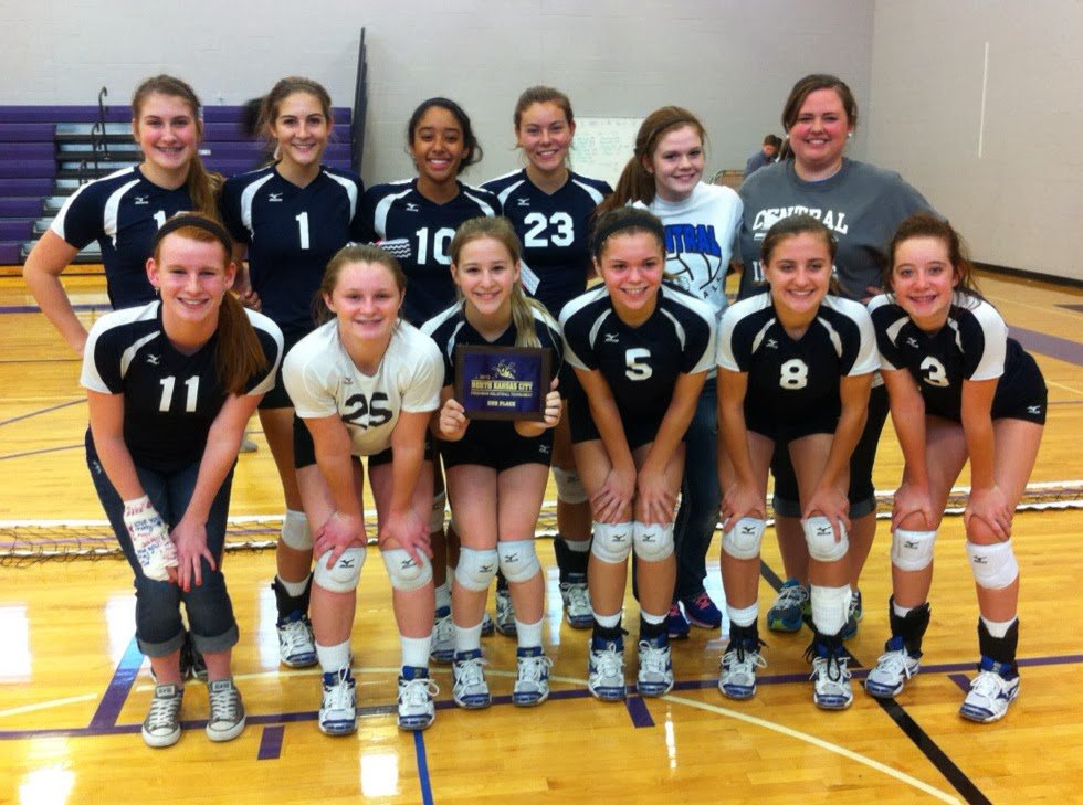 BrianaCoach's tweet photo. My @CHSIndiansVB ladies will always hold a special place in my heart! #chinchillasforlife #needareunion #TBT https://t.co/aQXKq6Ds14