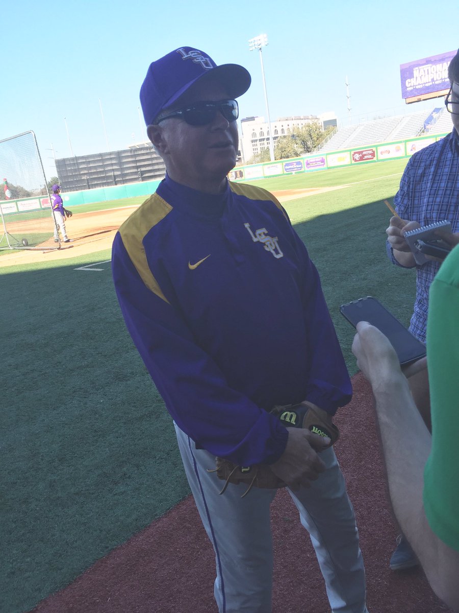 LauraRutledge's tweet photo. #LSUbball ready for opening day. Mainieri even had them practice lining up for the anthem & says he has butterflies! https://t.co/SKoeO9syXM