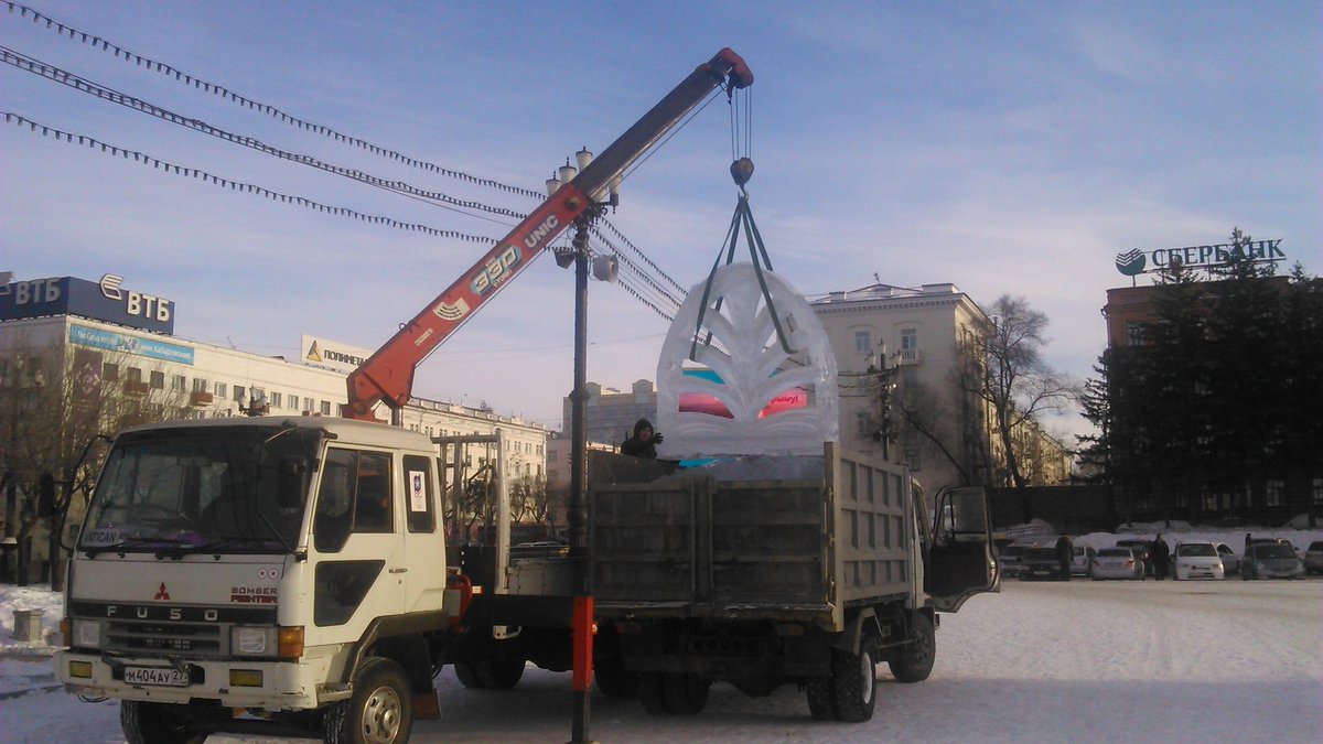 Ed_khb's tweet image. Вот так в #Хабаровск убирают ледовые фигуры. Скоро весна