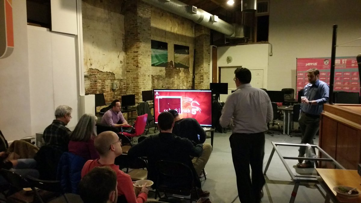 ExMachinaParlor's tweet photo. Pete Mollett from @AccessITGroup presenting on back track for wireless hacking. #vm #backtracklinux https://t.co/Z8CtdhEMza