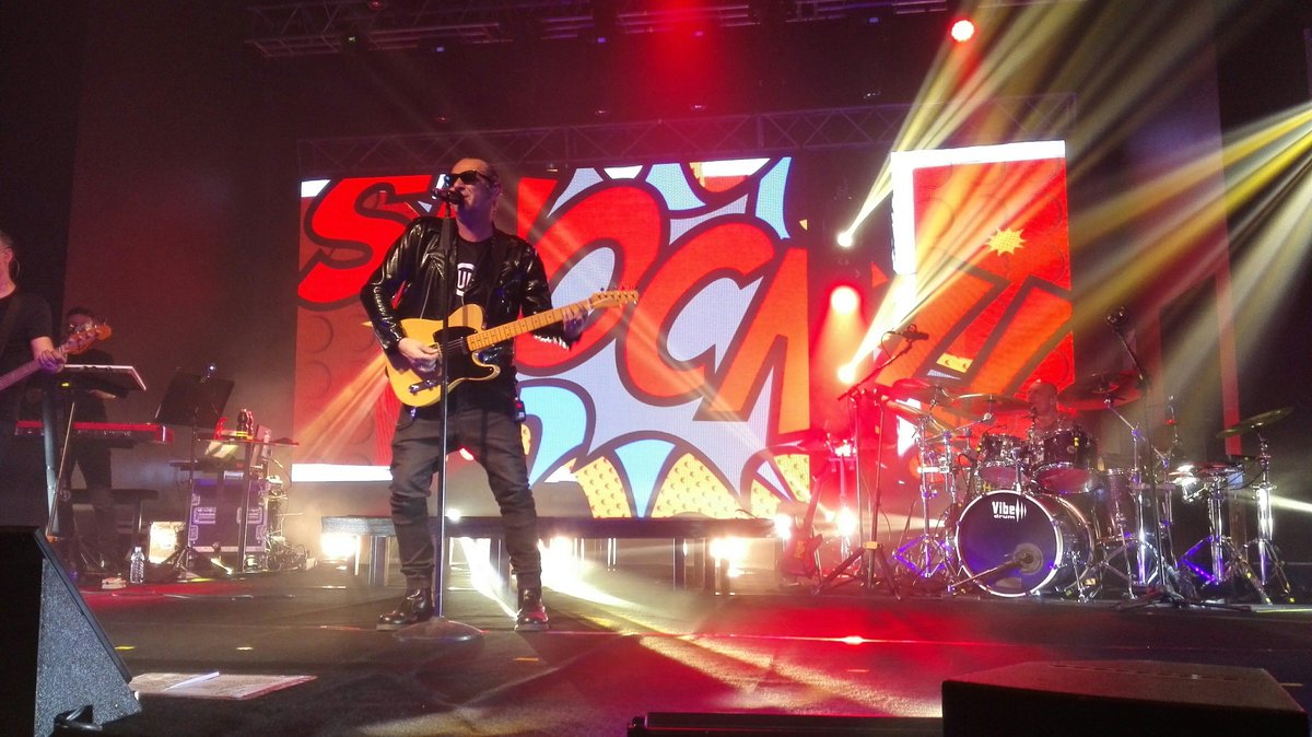 Dalla prima fila.. ..Cuore sotto shock!
Grandissimo <a href="/lucacarboni/">luca carboni</a>
#PopUpTourClub #CarboniLiveRTL